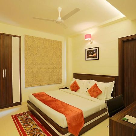 Hotel Premiere Villa  Varanasi Bagian luar foto