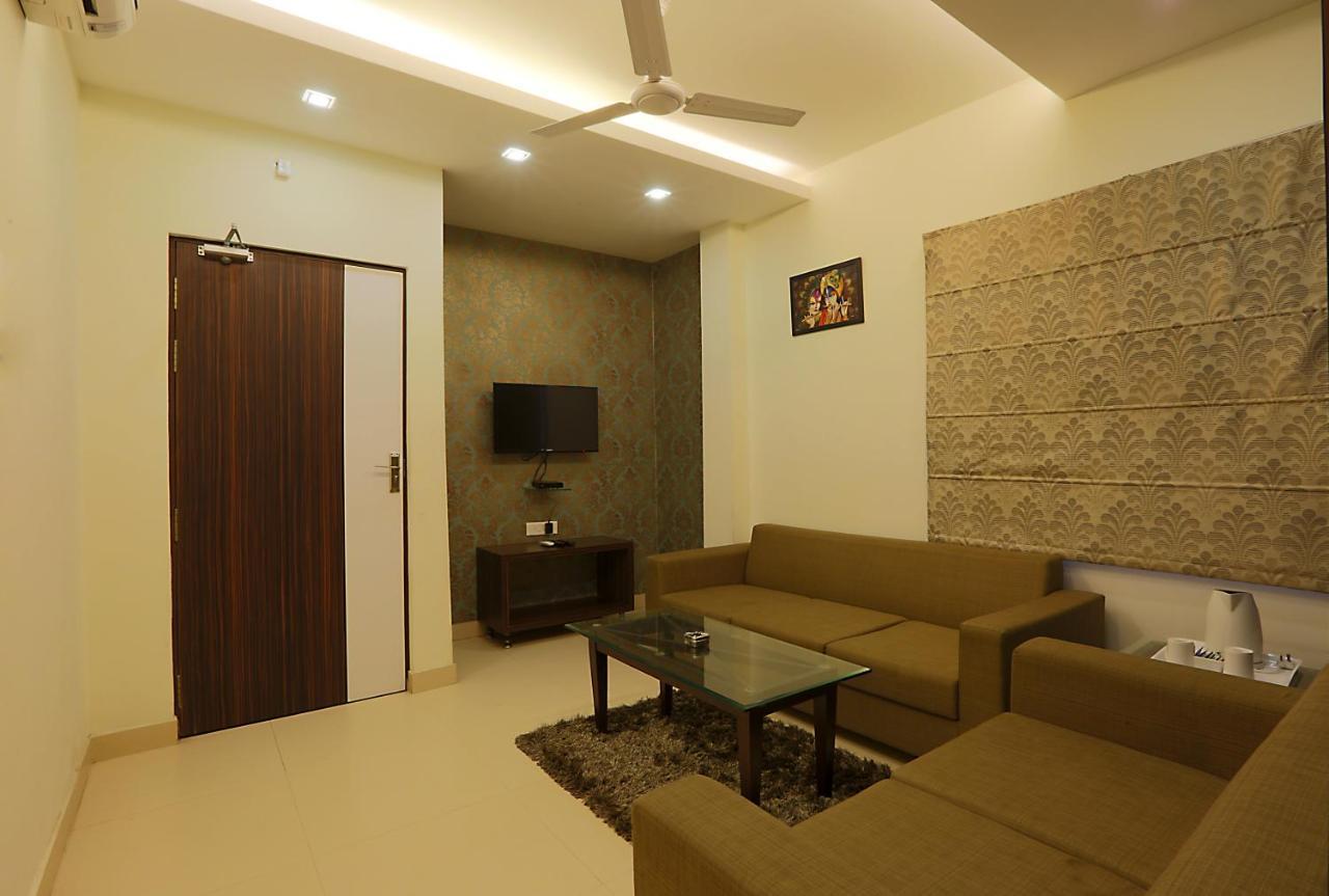 Hotel Premiere Villa  Varanasi Bagian luar foto