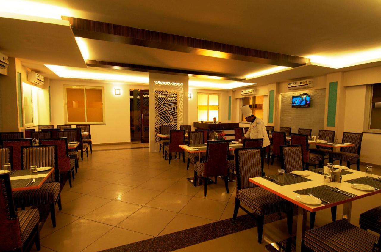 Hotel Premiere Villa  Varanasi Bagian luar foto