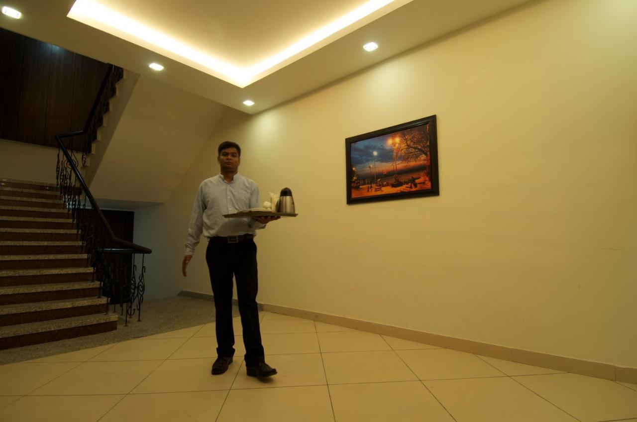 Hotel Premiere Villa  Varanasi Bagian luar foto