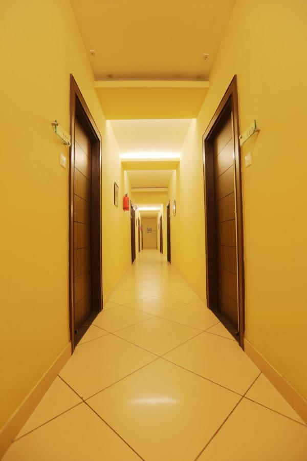 Hotel Premiere Villa  Varanasi Bagian luar foto