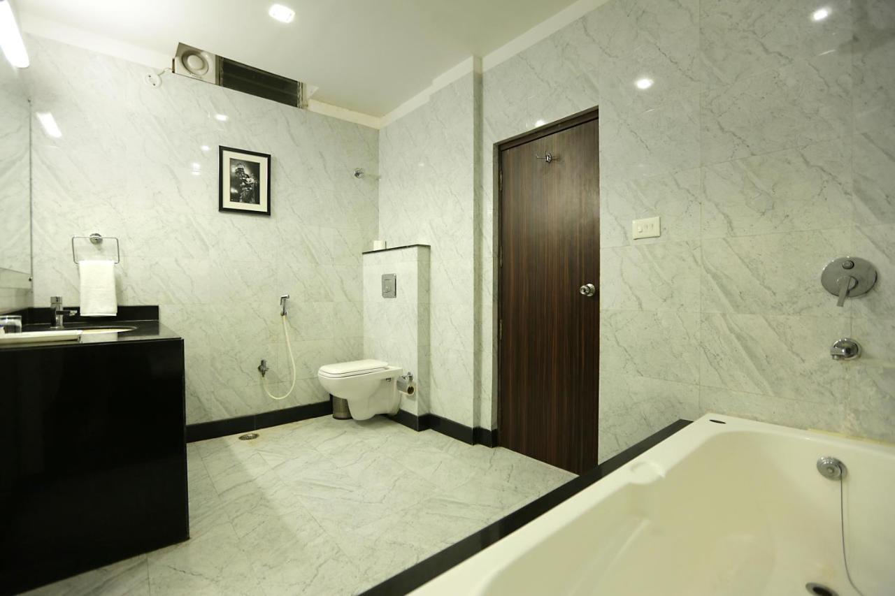Hotel Premiere Villa  Varanasi Bagian luar foto