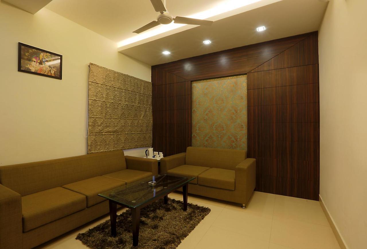 Hotel Premiere Villa  Varanasi Bagian luar foto