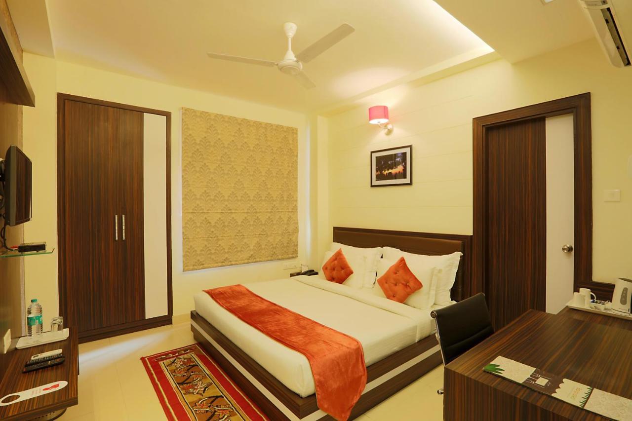Hotel Premiere Villa  Varanasi Bagian luar foto