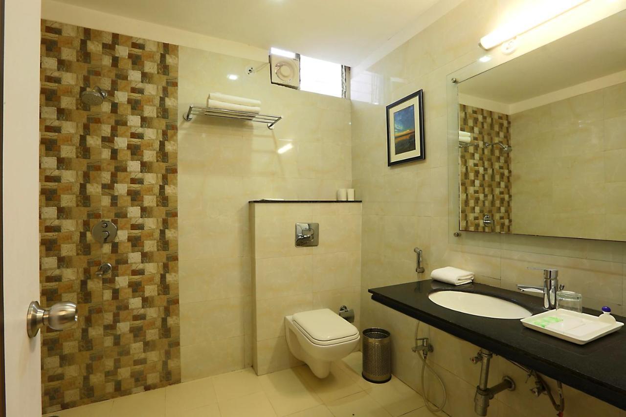 Hotel Premiere Villa  Varanasi Bagian luar foto