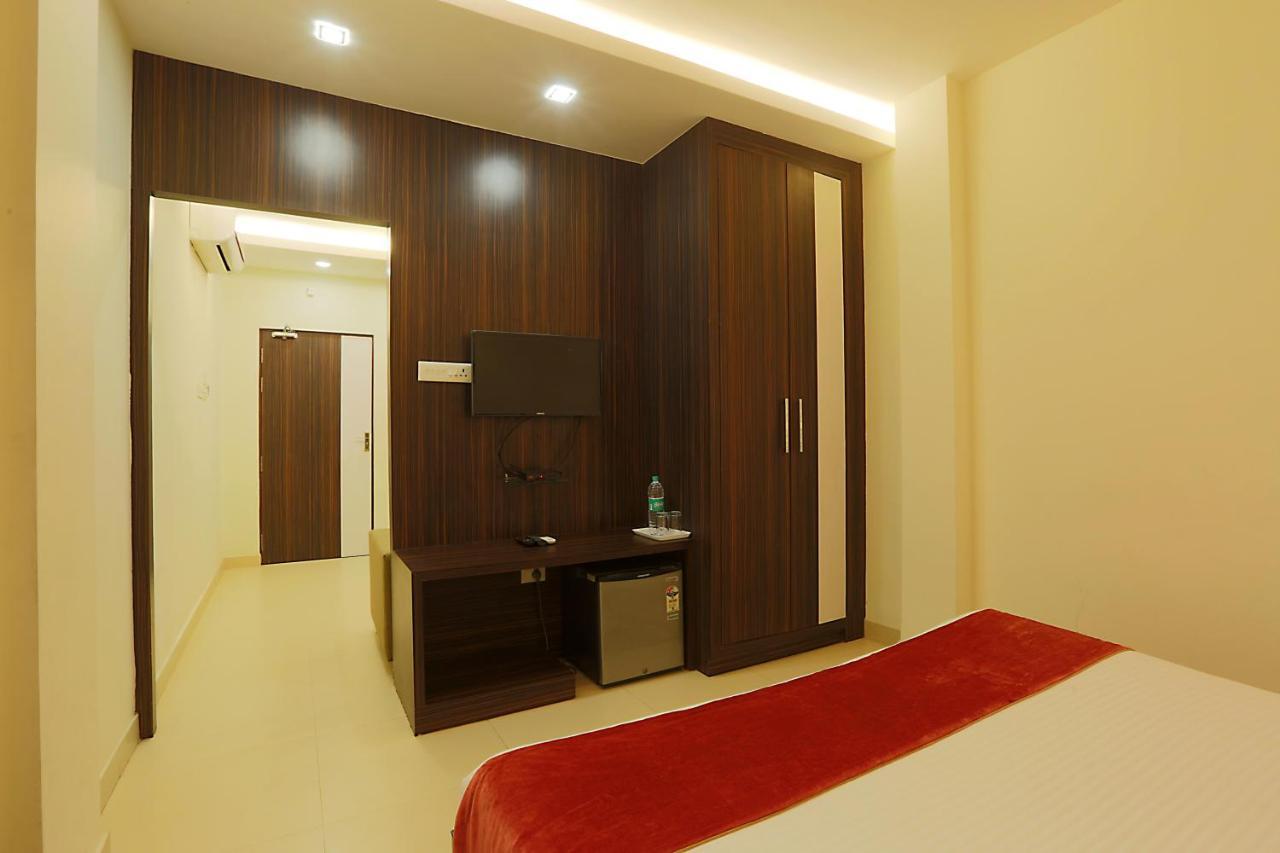 Hotel Premiere Villa  Varanasi Bagian luar foto