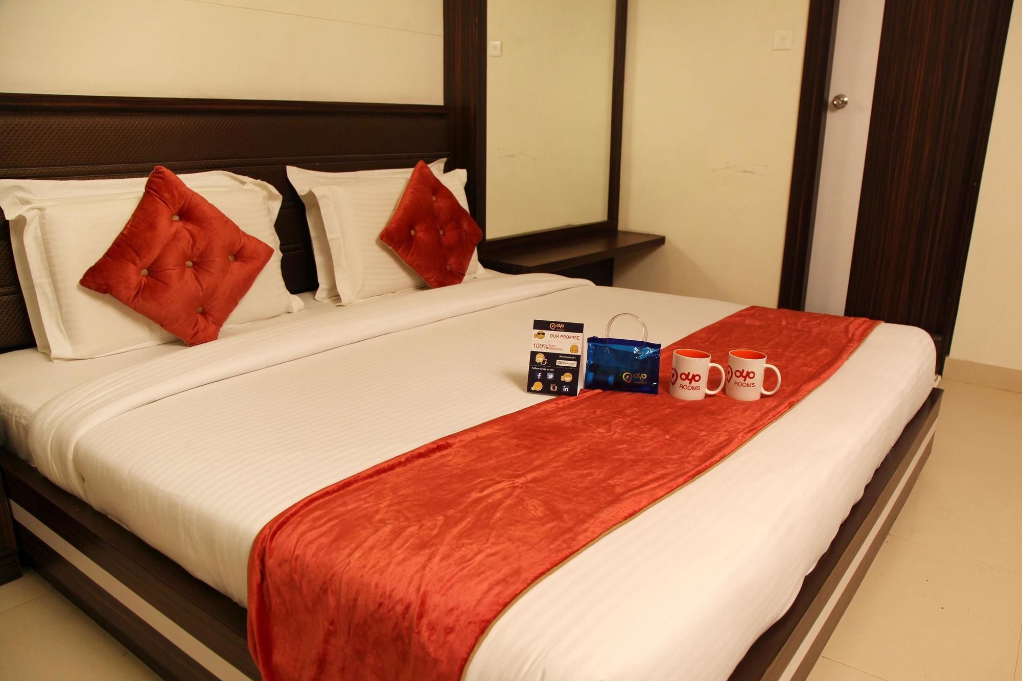 Hotel Premiere Villa  Varanasi Bagian luar foto