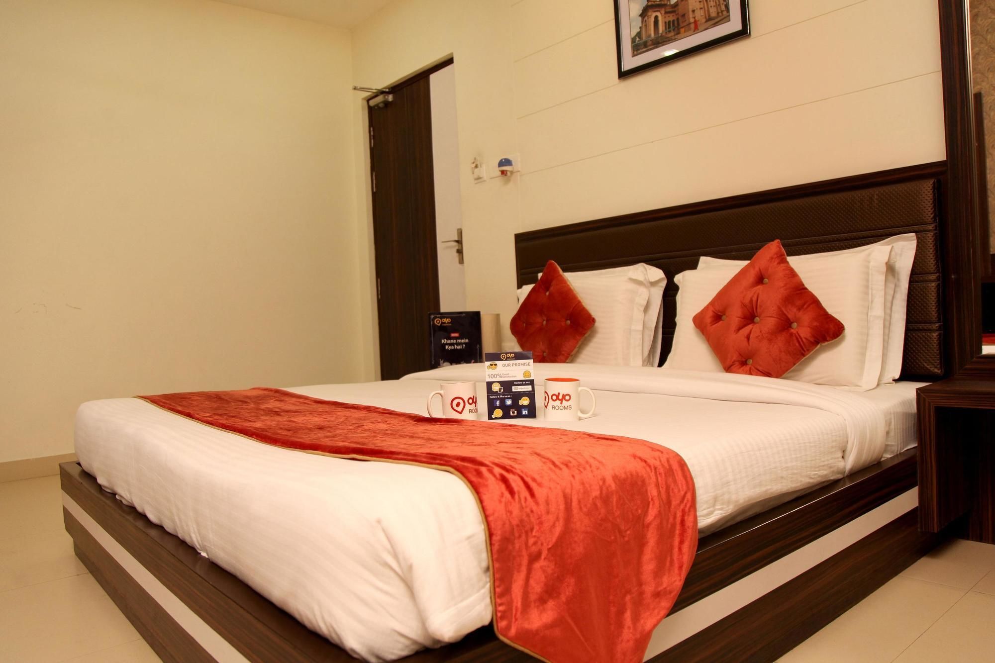 Hotel Premiere Villa  Varanasi Bagian luar foto