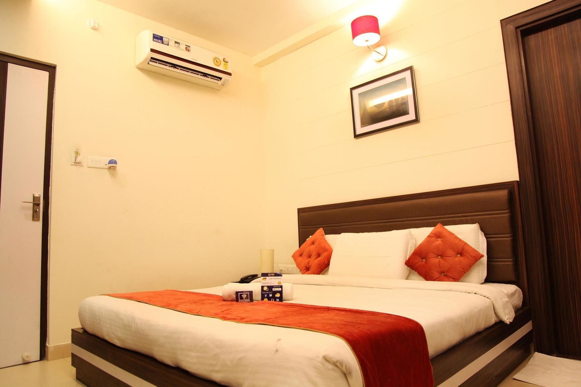 Hotel Premiere Villa  Varanasi Bagian luar foto