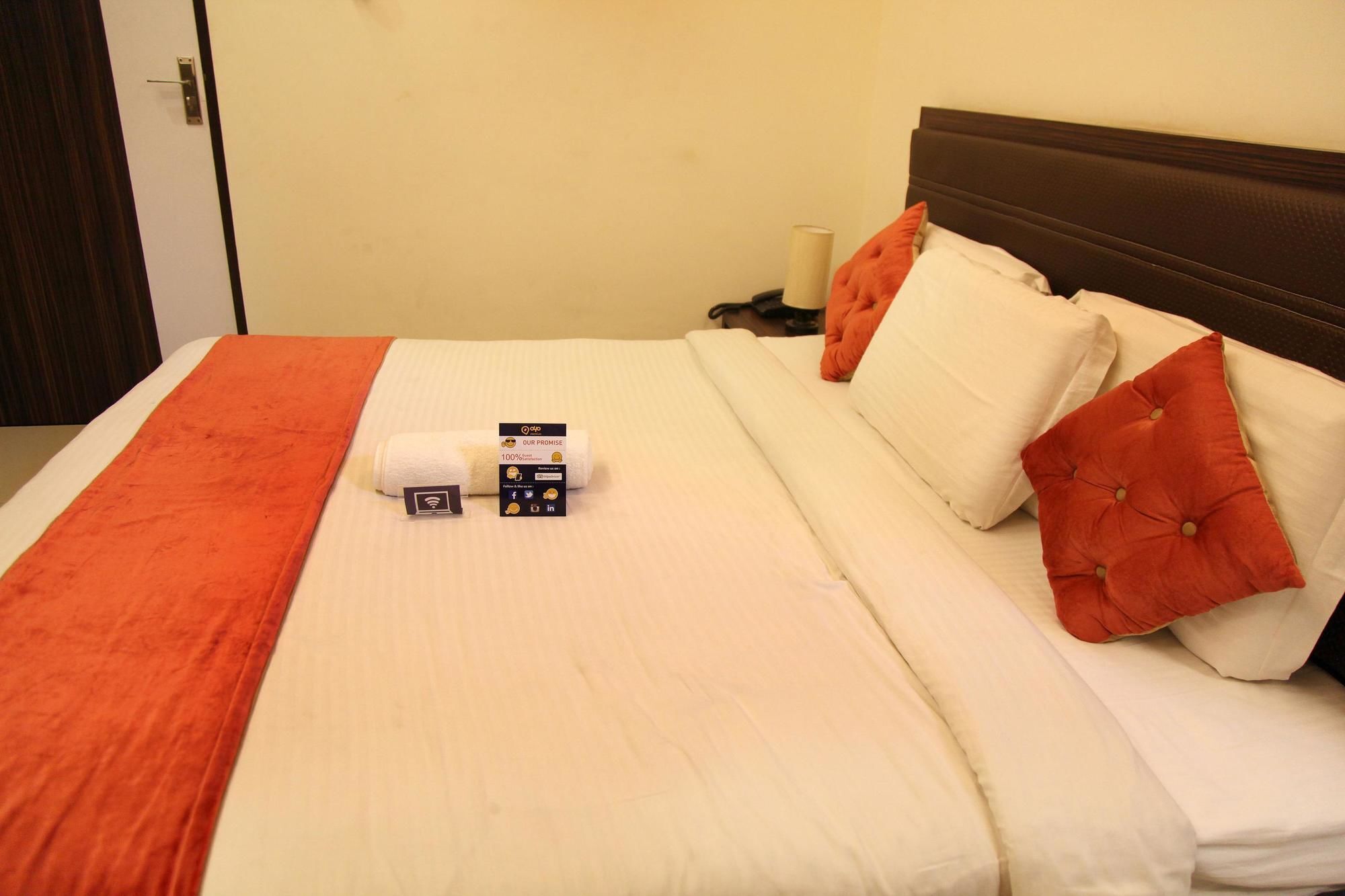 Hotel Premiere Villa  Varanasi Bagian luar foto