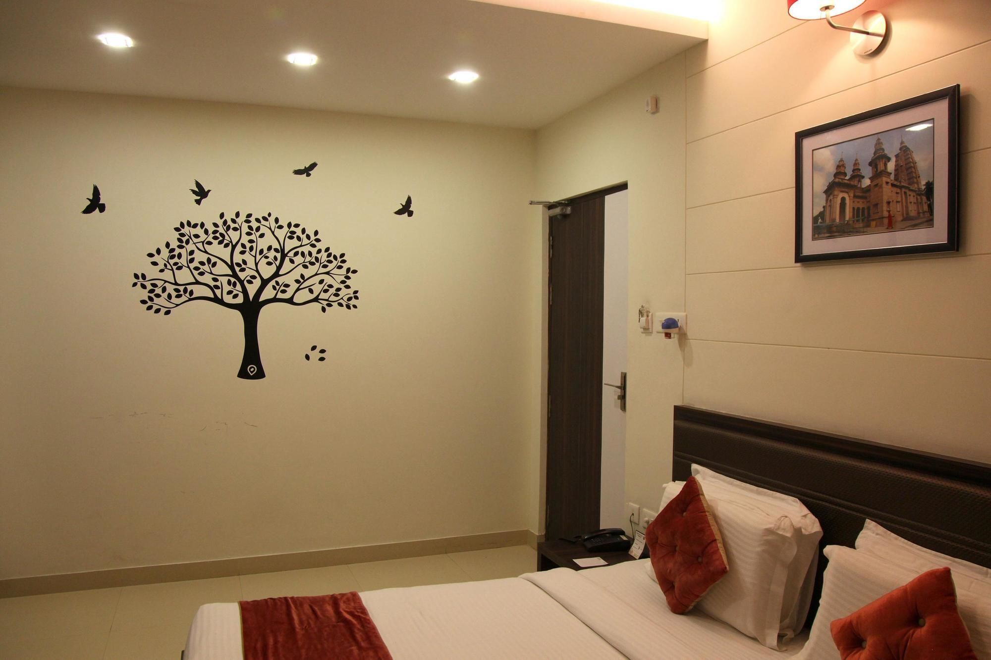 Hotel Premiere Villa  Varanasi Bagian luar foto