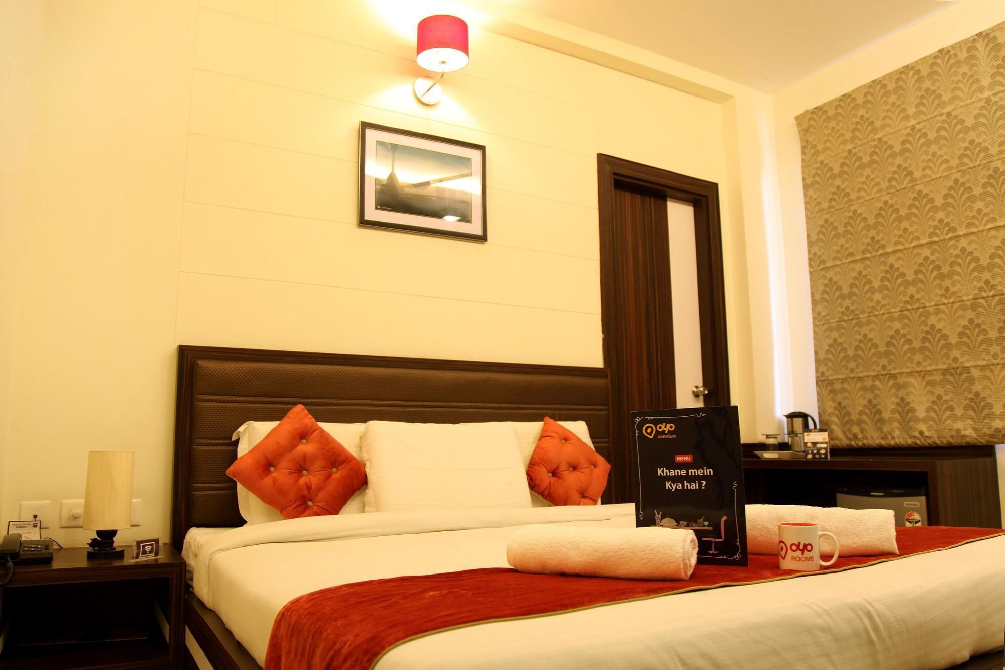 Hotel Premiere Villa  Varanasi Bagian luar foto
