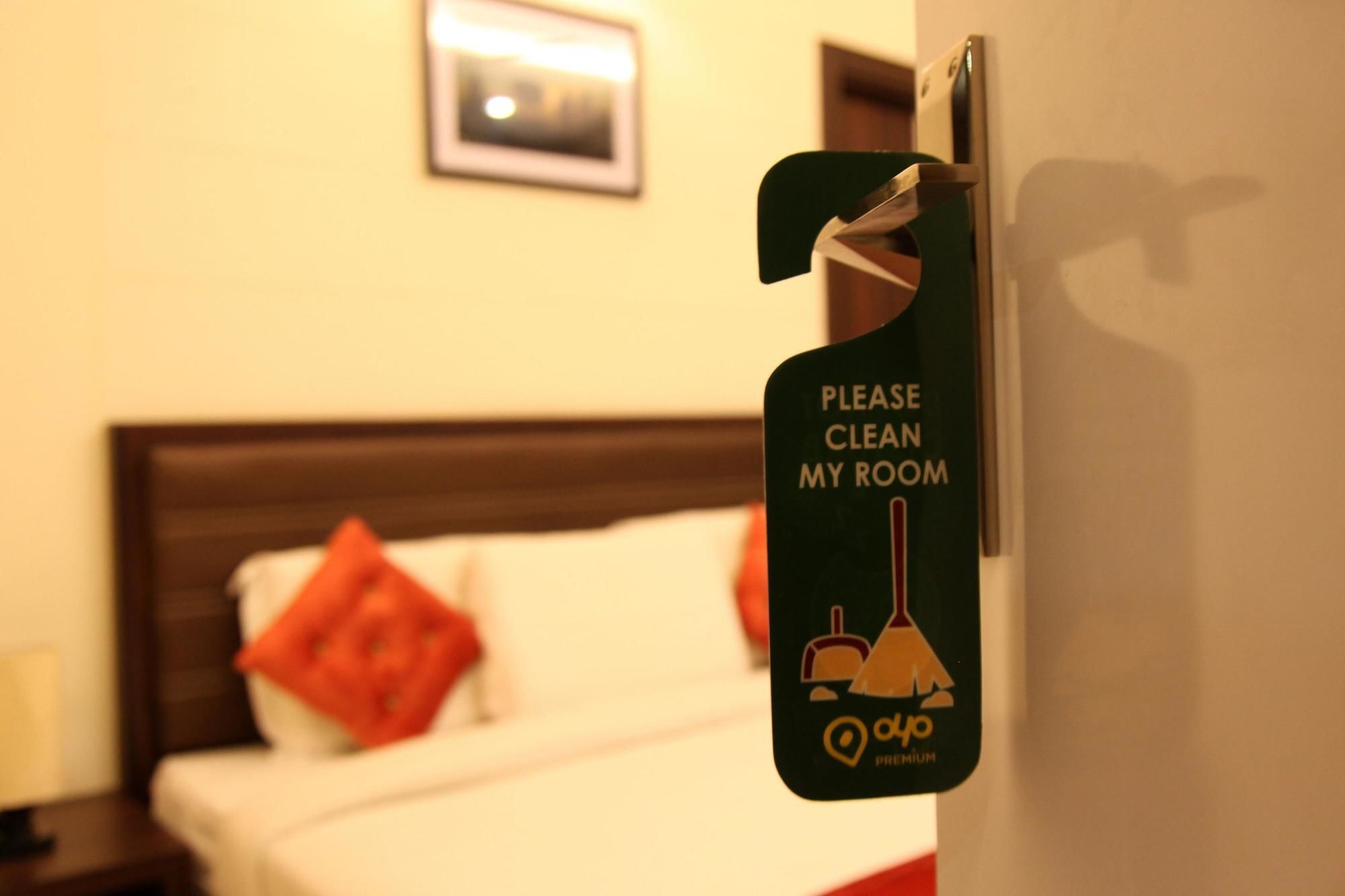 Hotel Premiere Villa  Varanasi Bagian luar foto
