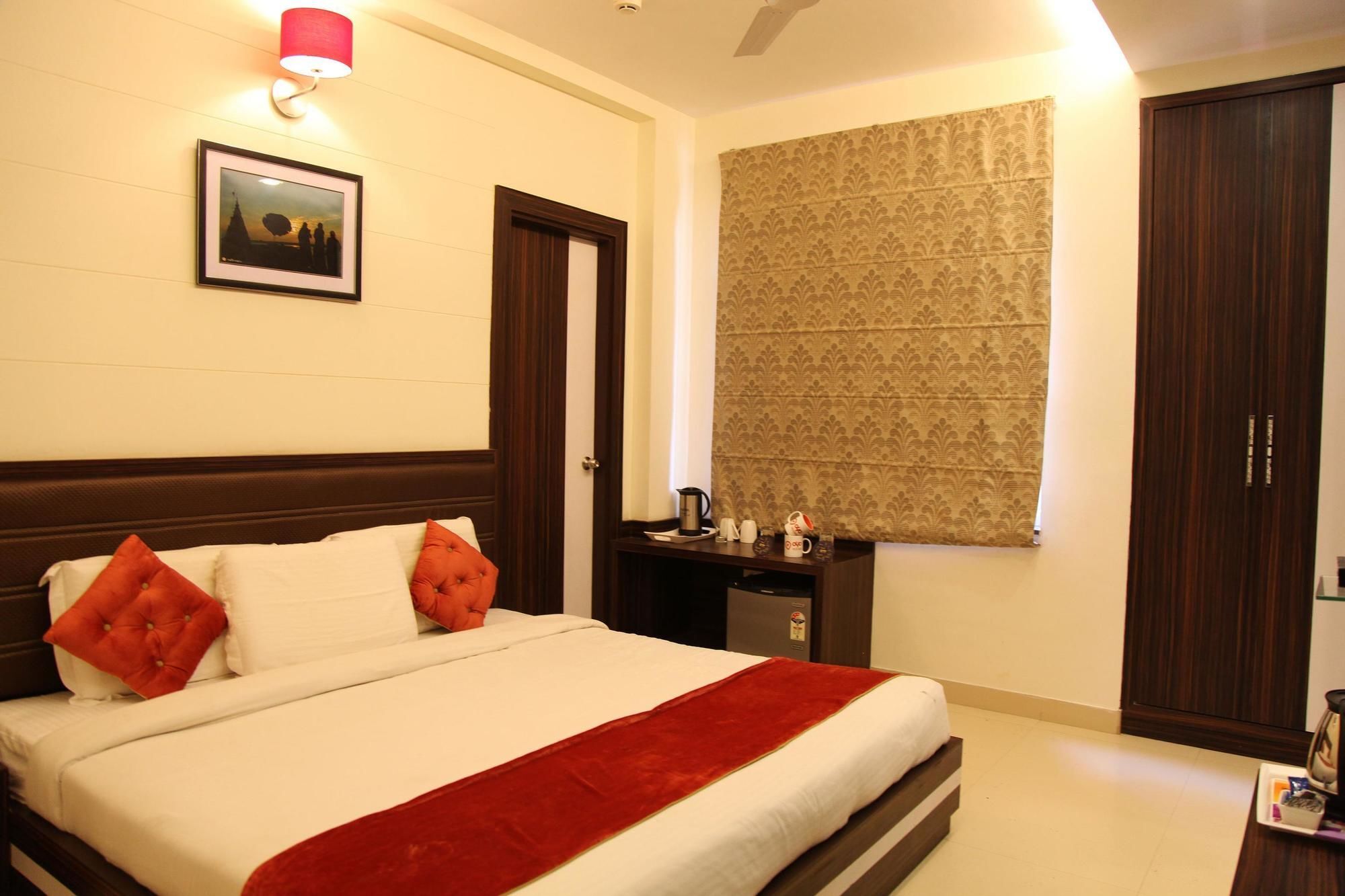 Hotel Premiere Villa  Varanasi Bagian luar foto