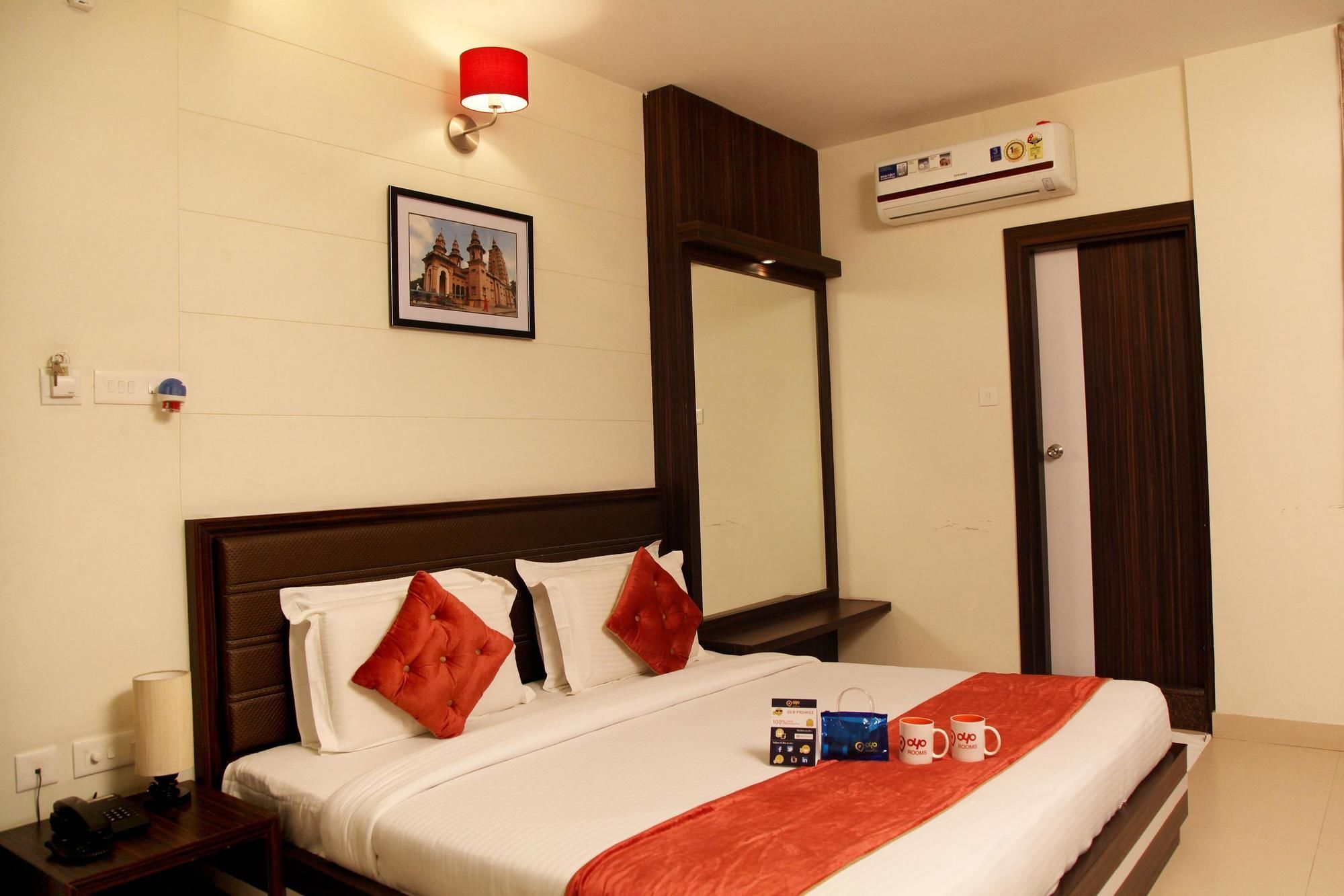 Hotel Premiere Villa  Varanasi Bagian luar foto