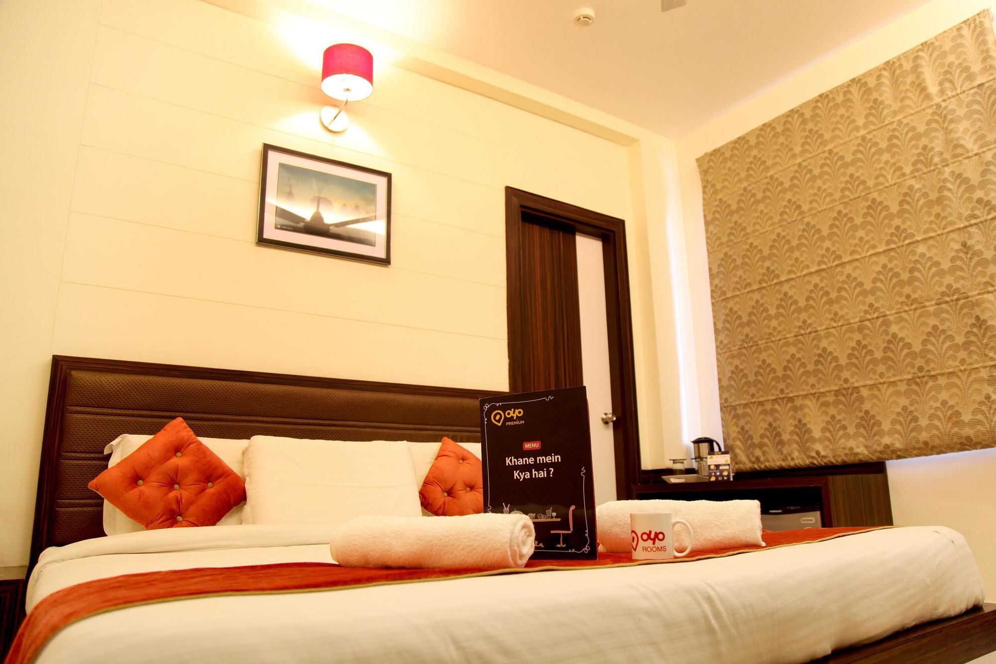 Hotel Premiere Villa  Varanasi Bagian luar foto